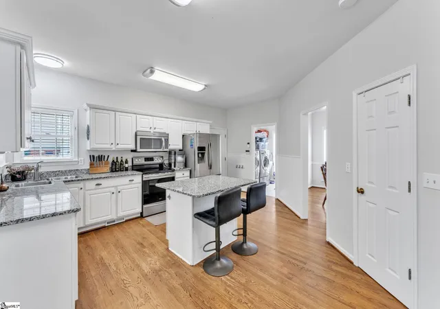 Photo 2 of Single family home for sale at 25 Amberjack Ct, Taylors, SC 29687 | MLS# 1600711 | Listing updated on 2026-09-17