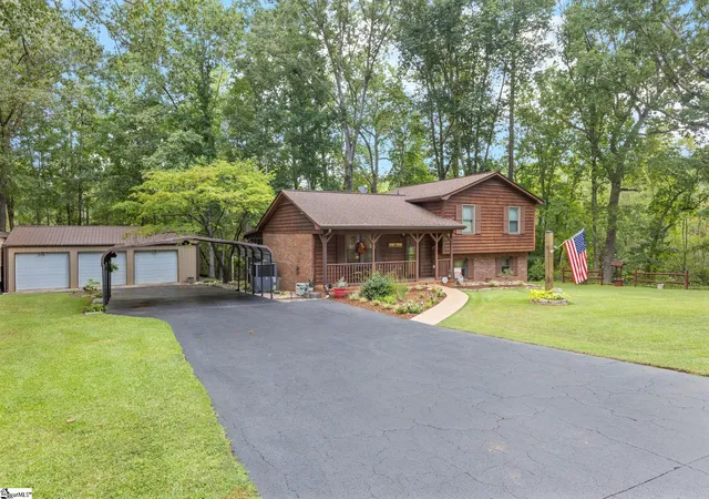 Photo 3 of Single family home for sale at 171 Venture Dr, Liberty, SC 29657 | MLS# 1605592 | Listing updated on 2026-10-23