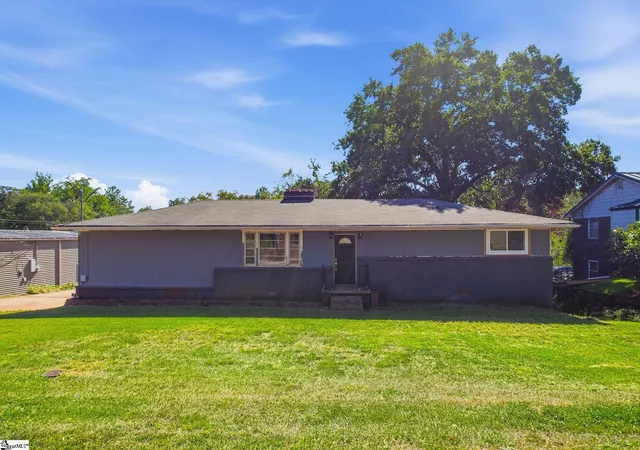 Photo 1 of Single family home for sale at 3 New Perry Rd, Greenville, SC 29617 | MLS# 1605191 | Listing updated on 2026-10-06