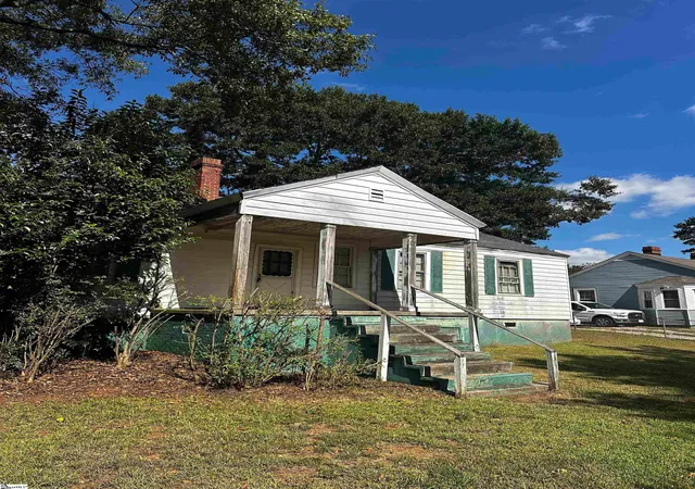 Photo 1 of Sale Pending at 10 Center St, Taylors, SC 29687 | MLS# 1606407 | Listing updated on 2026-10-27