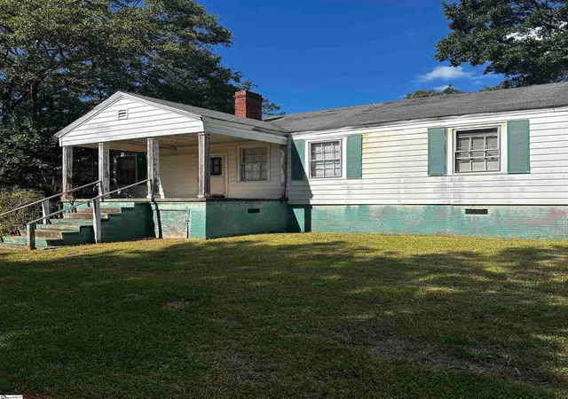 Photo 3 of Sale Pending at 10 Center St, Taylors, SC 29687 | MLS# 1606407 | Listing updated on 2026-10-27