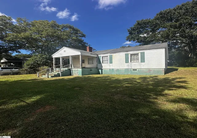 Photo 3 of Sale Pending at 10 Center St, Taylors, SC 29687 | MLS# 1606407 | Listing updated on 2026-10-27
