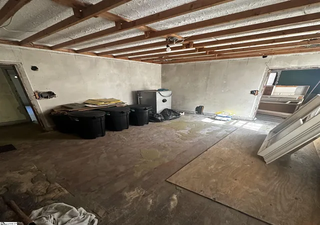 Photo 4 of Sale Pending at 10 Center St, Taylors, SC 29687 | MLS# 1606407 | Listing updated on 2026-10-27