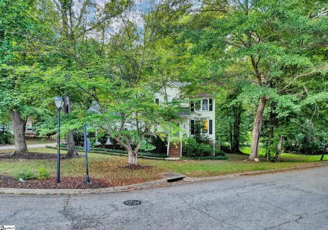Photo 2 of Single family home for sale at 2 Moss Spring Ct, Simpsonville, SC 29680 | MLS# 1605745 | Listing updated on 2026-10-14