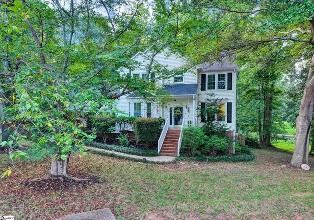 Photo 3 of Single family home for sale at 2 Moss Spring Ct, Simpsonville, SC 29680 | MLS# 1605745 | Listing updated on 2026-10-14