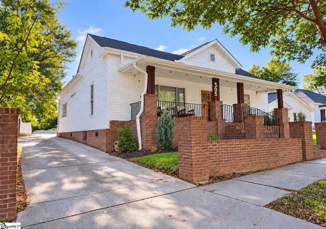Photo 1 of Single family home for sale at 305 Pinckney St, Greenville, SC 29601 | MLS# 1605025 | Listing updated on 2026-09-29