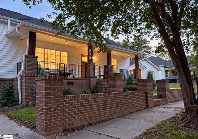 Photo 2 of Single family home for sale at 305 Pinckney St, Greenville, SC 29601 | MLS# 1605025 | Listing updated on 2026-09-29