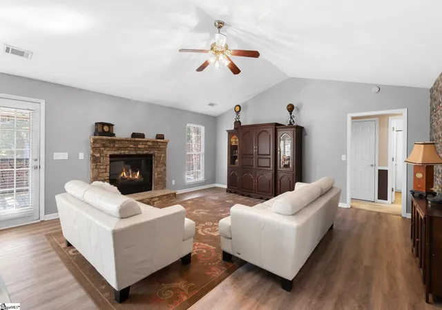 Photo 3 of Single family home for sale at 100 Oak Rd, Piedmont, SC 29673 | MLS# 1589094 | Listing updated on 2026-09-16