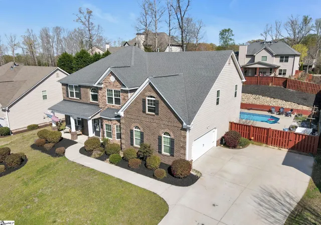 Photo 3 of Single family home for sale at 209 Tuscany Falls Dr, Simpsonville, SC 29681 | MLS# 1585758 | Listing updated on 2026-09-20