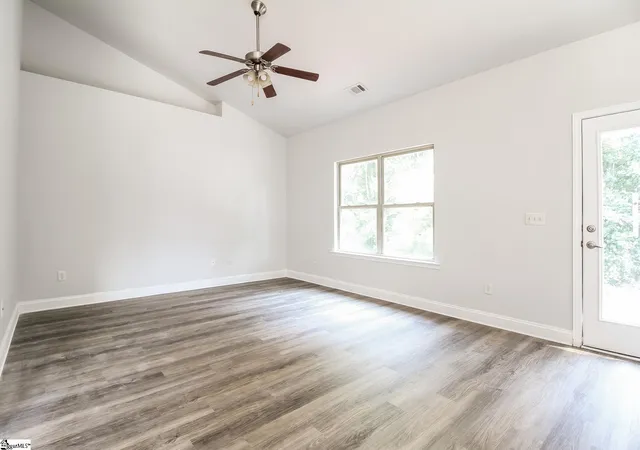Photo 3 of Single family home for sale at 118 Winterwood Ct, Roebuck, SC 29376 | MLS# 1605436 | Listing updated on 2026-10-15