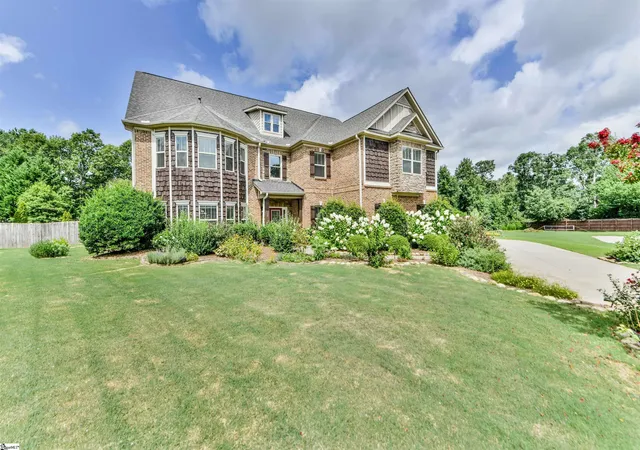 Photo 3 of Single family home for sale at 19 Bellagio Wy, Greer, SC 29651 | MLS# 1598851 | Listing updated on 2026-09-23