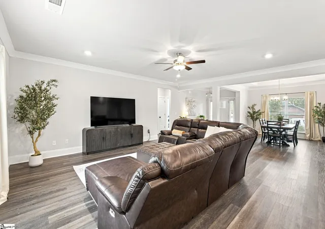 Photo 3 of Single family home for sale at 305 Rolling Waters Dr, Greenville, SC 29605 | MLS# 1605005 | Listing updated on 2026-10-15