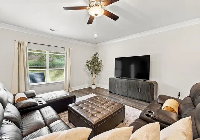 Photo 4 of Single family home for sale at 305 Rolling Waters Dr, Greenville, SC 29605 | MLS# 1605005 | Listing updated on 2026-10-15