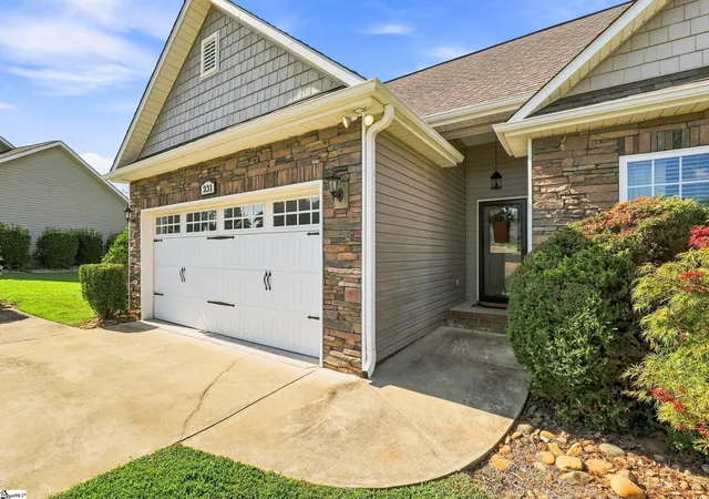 Photo 3 of Single family home for sale at 231 Metcalf Ct, Spartanburg, SC 29306 | MLS# 1602689 | Listing updated on 2026-09-21