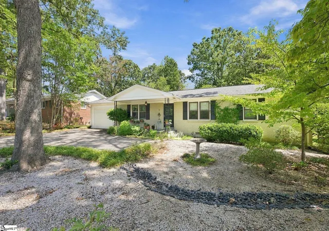 Photo 1 of Single family home for sale at 7 Thames Dr, Taylors, SC 29687 | MLS# 1604504 | Listing updated on 2026-09-23