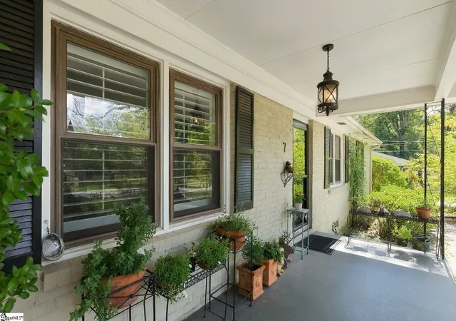 Photo 2 of Single family home for sale at 7 Thames Dr, Taylors, SC 29687 | MLS# 1604504 | Listing updated on 2026-09-23