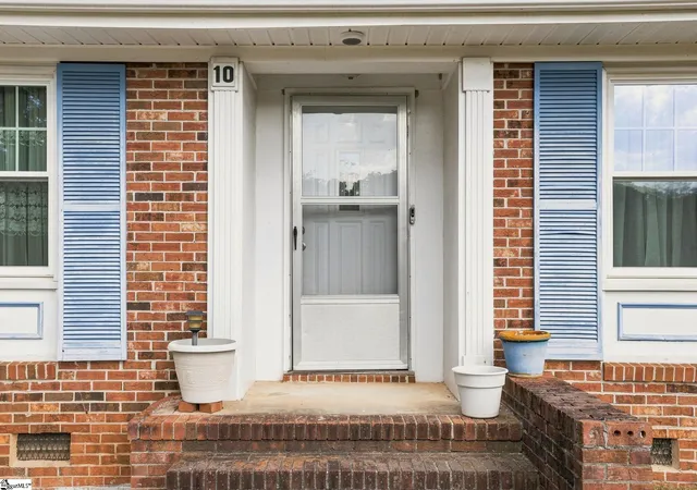 Photo 2 of Single family home for sale at 10 Arbutus Trl, Greenville, SC 29607 | MLS# 1602918 | Listing updated on 2026-10-02
