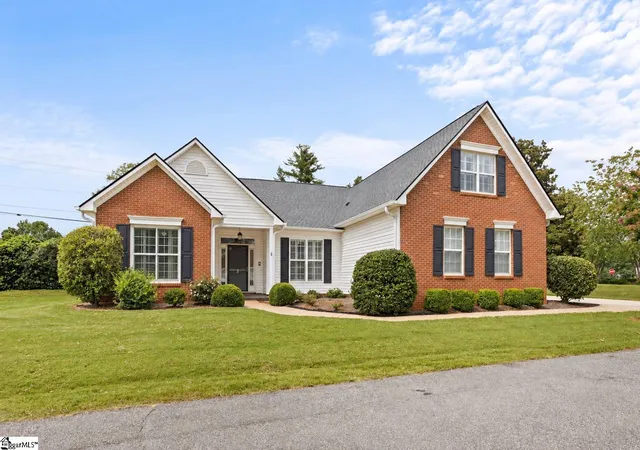 Photo 1 of Single family home for sale at 2 Lexington Pl Way, Greenville, SC 29615 | MLS# 1605037 | Listing updated on 2026-09-28