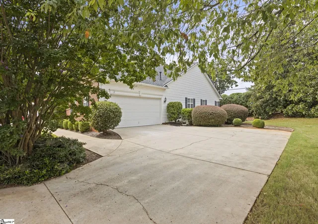 Photo 3 of Single family home for sale at 2 Lexington Pl Way, Greenville, SC 29615 | MLS# 1605037 | Listing updated on 2026-09-28