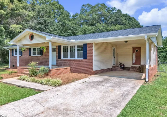 Photo 3 of Single family home for sale at 159 Greenbriar Dr, Liberty, SC 29657 | MLS# 1600870 | Listing updated on 2026-09-22