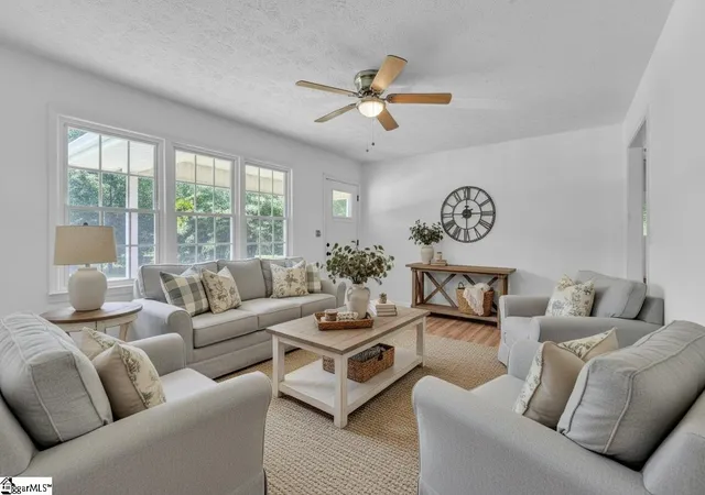 Photo 3 of Single family home for sale at 159 Greenbriar Dr, Liberty, SC 29657 | MLS# 1600870 | Listing updated on 2026-09-22