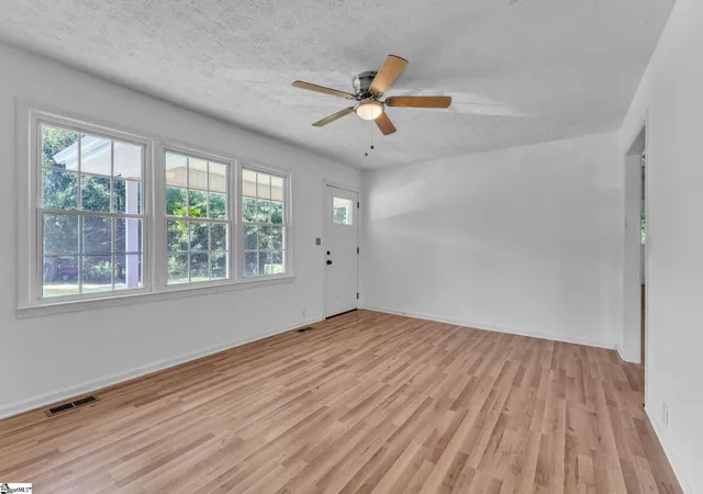 Photo 4 of Single family home for sale at 159 Greenbriar Dr, Liberty, SC 29657 | MLS# 1600870 | Listing updated on 2026-09-22