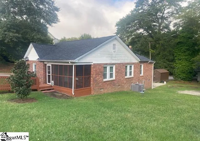Photo 2 of Single family home for sale at 20 Lindberg Ave, Greenville, SC 29601 | MLS# 1604547 | Listing updated on 2026-10-01