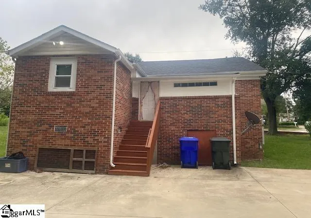 Photo 3 of Single family home for sale at 20 Lindberg Ave, Greenville, SC 29601 | MLS# 1604547 | Listing updated on 2026-10-01