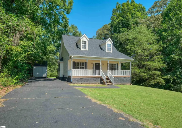 Photo 3 of Single family home for sale at 222 Midland Dr, Easley, SC 29640 | MLS# 1604065 | Listing updated on 2026-10-26