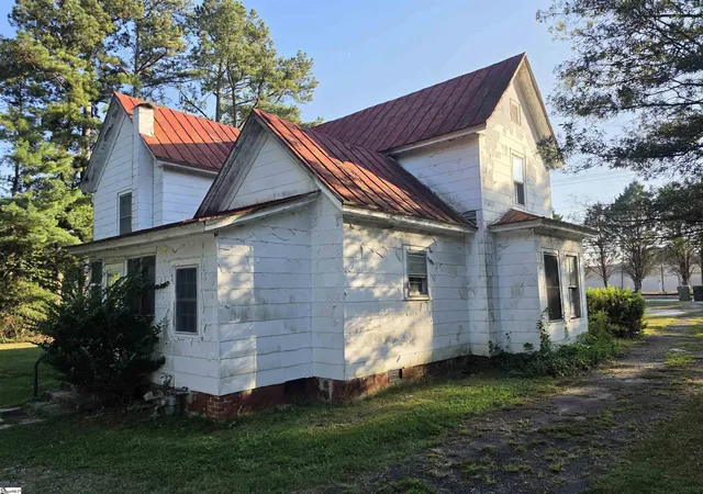 Photo 3 of Single family home for sale at 511 S Main St, Fountain Inn, SC 29644 | MLS# 1604322 | Listing updated on 2026-09-24