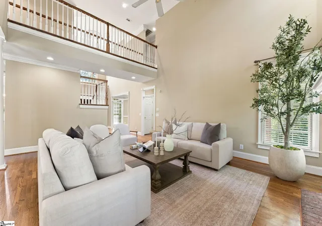 Photo 4 of Sale Pending at 401 Rivercrest Dr, Taylors, SC 29687 | MLS# 1606047 | Listing updated on 2026-10-23