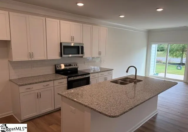 Photo 3 of Townhouse for sale at 211 Dunnlea Wy, Simpsonville, SC 29681 | MLS# 1598476 | Listing updated on 2026-10-05
