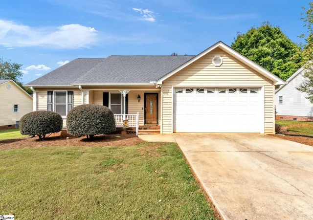 Photo 1 of Single family home for sale at 308 Fairwood Dr, Greenville, SC 29617 | MLS# 1606247 | Listing updated on 2026-10-26