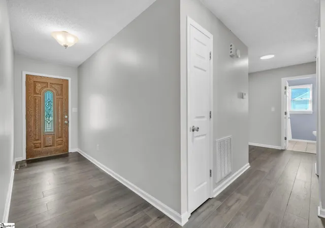 Photo 3 of Single family home for sale at 308 Fairwood Dr, Greenville, SC 29617 | MLS# 1606247 | Listing updated on 2026-10-26