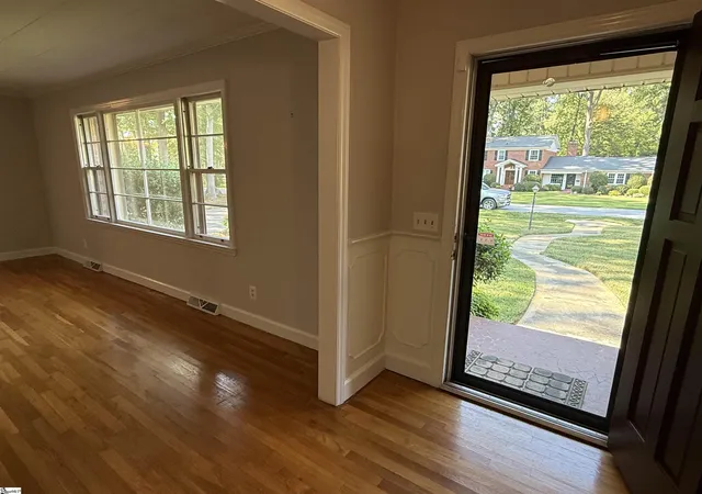 Photo 1 of Single family home for sale at 307 Spruce St, Clinton, SC 29325 | MLS# 1604257 | Listing updated on 2026-09-21