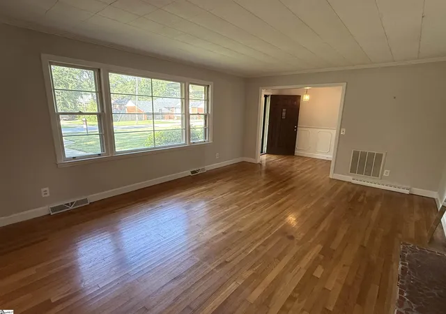 Photo 3 of Single family home for sale at 307 Spruce St, Clinton, SC 29325 | MLS# 1604257 | Listing updated on 2026-09-21