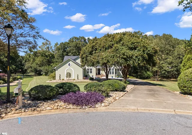 Photo 2 of Single family home for sale at 432 Thorn Meadow Ln, Boiling Springs, SC 29316 | MLS# 1603626 | Listing updated on 2026-09-13