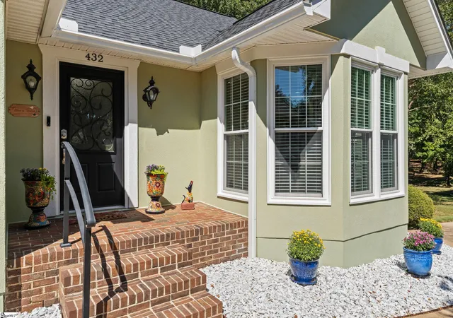 Photo 3 of Single family home for sale at 432 Thorn Meadow Ln, Boiling Springs, SC 29316 | MLS# 1603626 | Listing updated on 2026-09-13