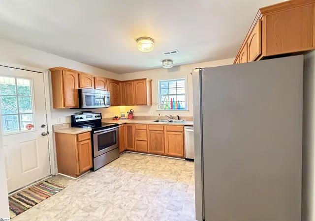 Photo 2 of Single family home for sale at 5 Cedar Brook Ct, Greenville, SC 29611 | MLS# 1596922 | Listing updated on 2026-09-04