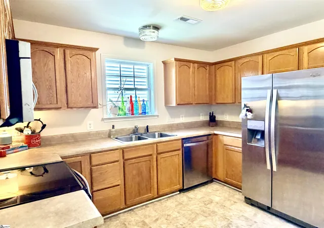 Photo 3 of Single family home for sale at 5 Cedar Brook Ct, Greenville, SC 29611 | MLS# 1596922 | Listing updated on 2026-09-04