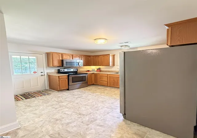 Photo 3 of Single family home for sale at 5 Cedar Brook Ct, Greenville, SC 29611 | MLS# 1596922 | Listing updated on 2026-09-04