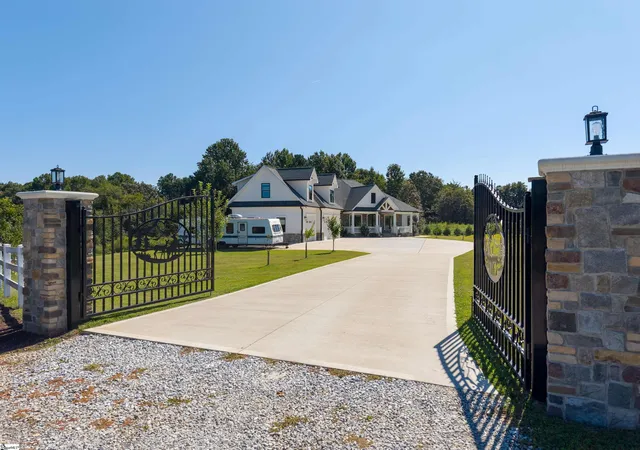 Photo 2 of Single family home for sale at 230 Gano Dr, Woodruff, SC 29388 | MLS# 1605417 | Listing updated on 2026-10-01