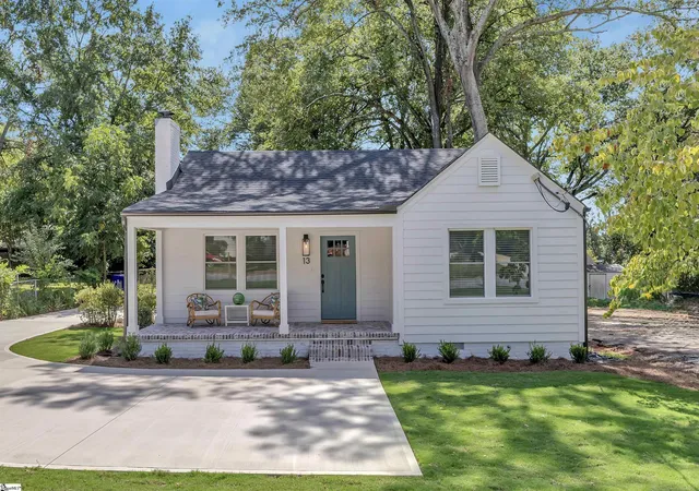 Photo 1 of Single family home for sale at 13 Pleasant Ridge Ave, Greenville, SC 29605 | MLS# 1603861 | Listing updated on 2026-09-30