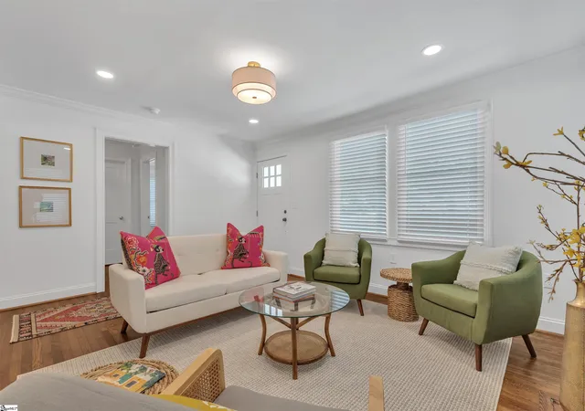 Photo 2 of Single family home for sale at 13 Pleasant Ridge Ave, Greenville, SC 29605 | MLS# 1603861 | Listing updated on 2026-09-30