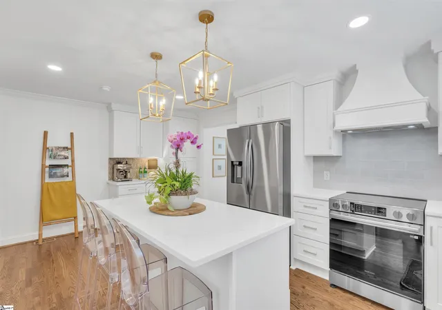 Photo 3 of Single family home for sale at 13 Pleasant Ridge Ave, Greenville, SC 29605 | MLS# 1603861 | Listing updated on 2026-09-30