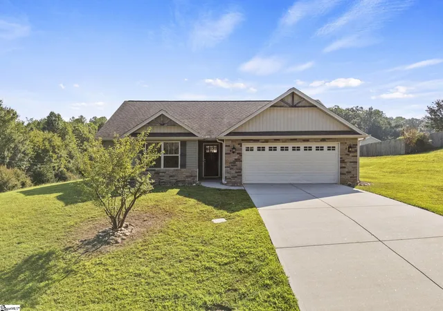 Photo 1 of Single family home for sale at 1 Hawkcrest Ct, Travelers Rest, SC 29690 | MLS# 1603058 | Listing updated on 2026-09-07