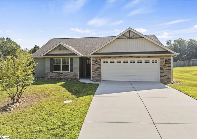 Photo 2 of Single family home for sale at 1 Hawkcrest Ct, Travelers Rest, SC 29690 | MLS# 1603058 | Listing updated on 2026-09-07