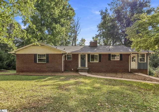 Photo 1 of Single family home for sale at 204 Hermitage Rd, Greenville, SC 29615 | MLS# 1604011 | Listing updated on 2026-10-02