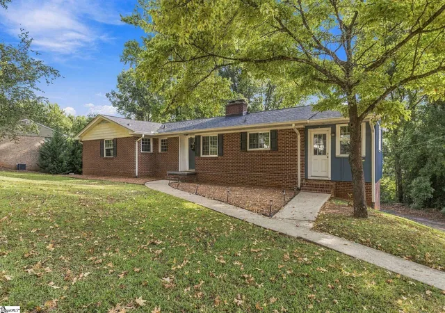 Photo 2 of Single family home for sale at 204 Hermitage Rd, Greenville, SC 29615 | MLS# 1604011 | Listing updated on 2026-10-02