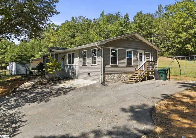 Photo 2 of Single family home for sale at 152 Parnell Brg Rd, Marietta, SC 29661 | MLS# 1603051 | Listing updated on 2026-09-11